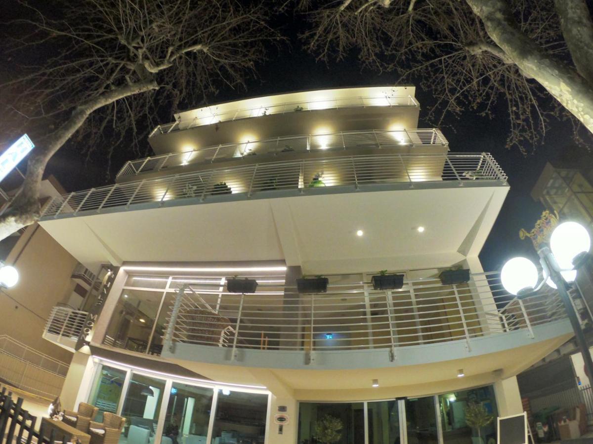 Hotel Half Moon Airport Restaurant Ріміні Екстер'єр фото