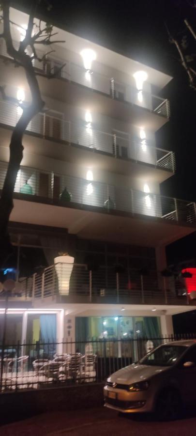 Hotel Half Moon Airport Restaurant Ріміні Екстер'єр фото