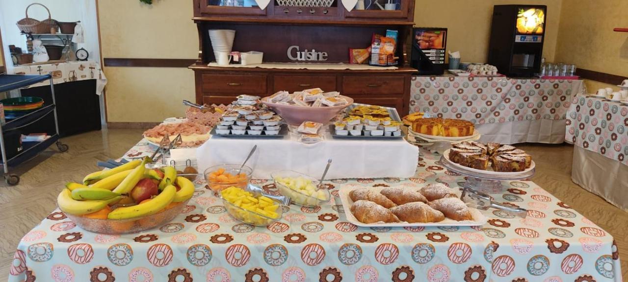 Hotel Half Moon Airport Restaurant Ріміні Екстер'єр фото